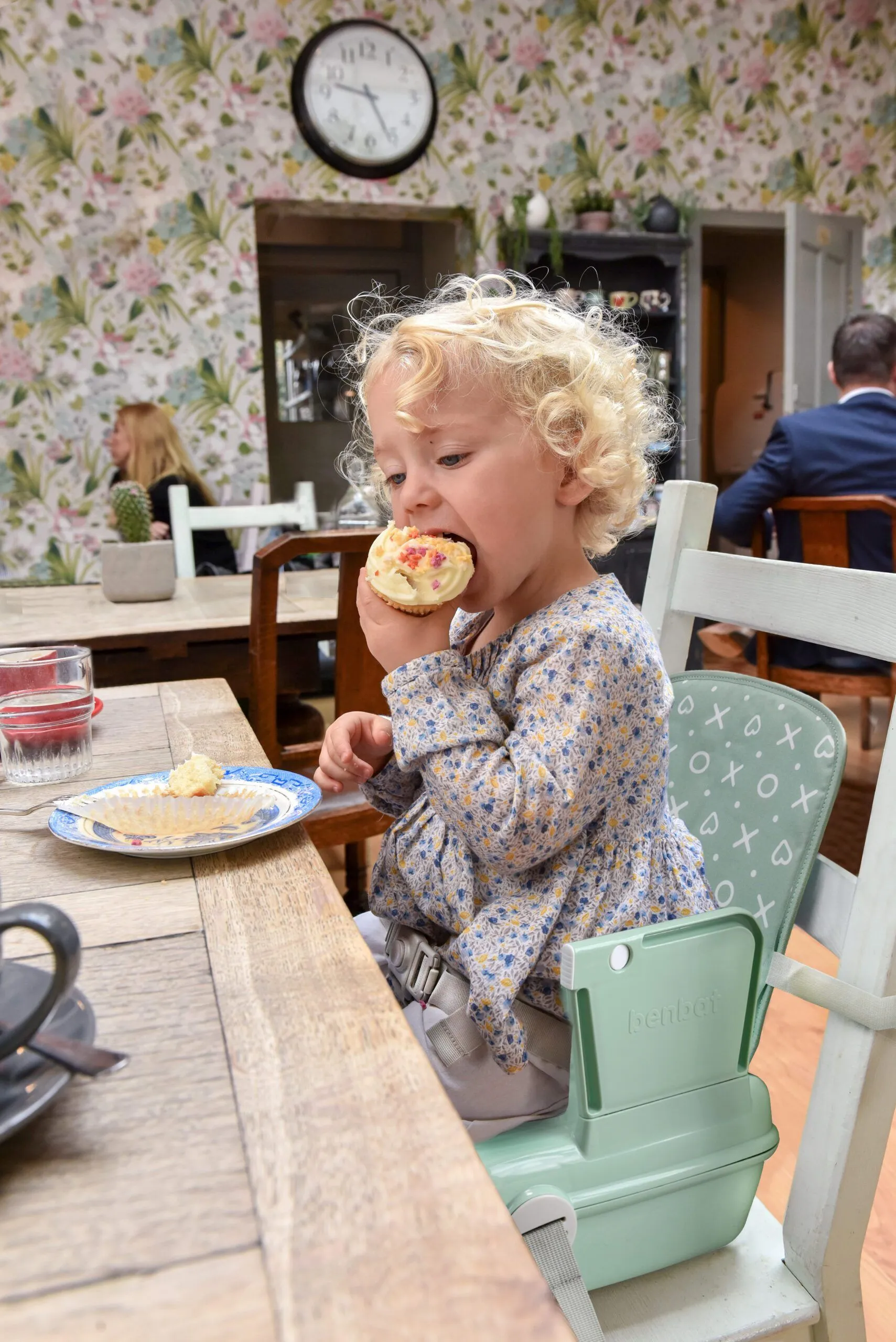 Benbat YummiGo Portable Booster+ Seat | Light Grey - Image 4