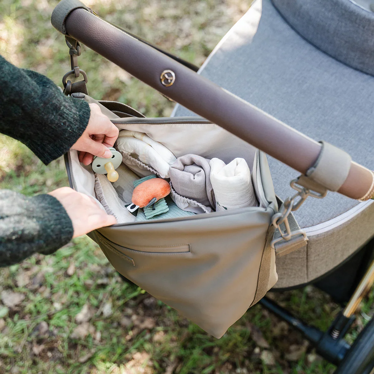 Done by Deer Stroller Bag Taupe - Image 2
