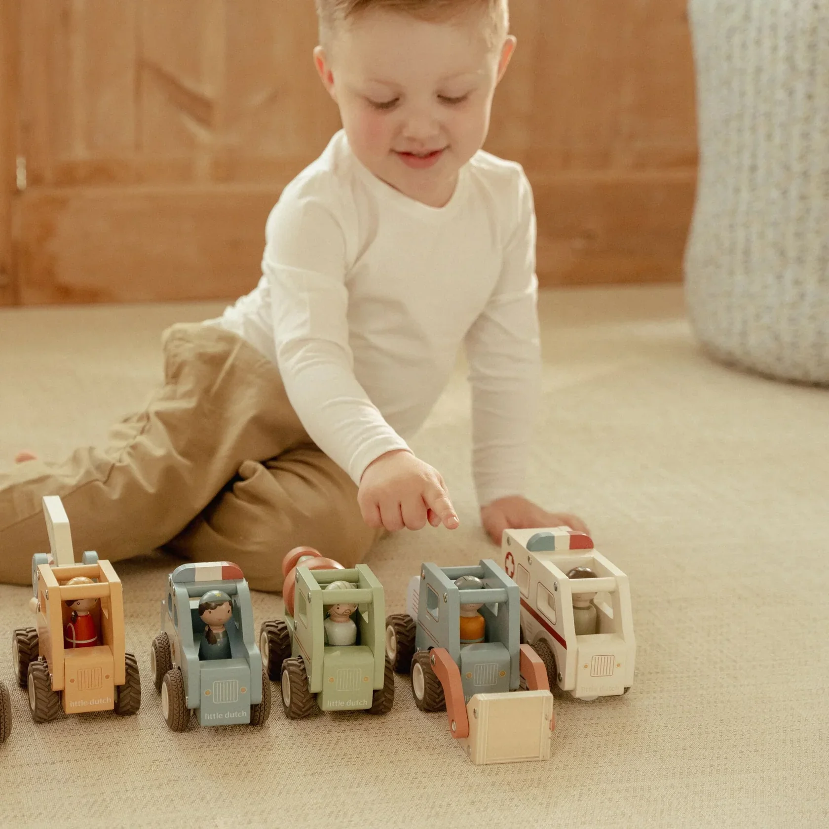 Little Dutch Wooden Excavator - Image 5