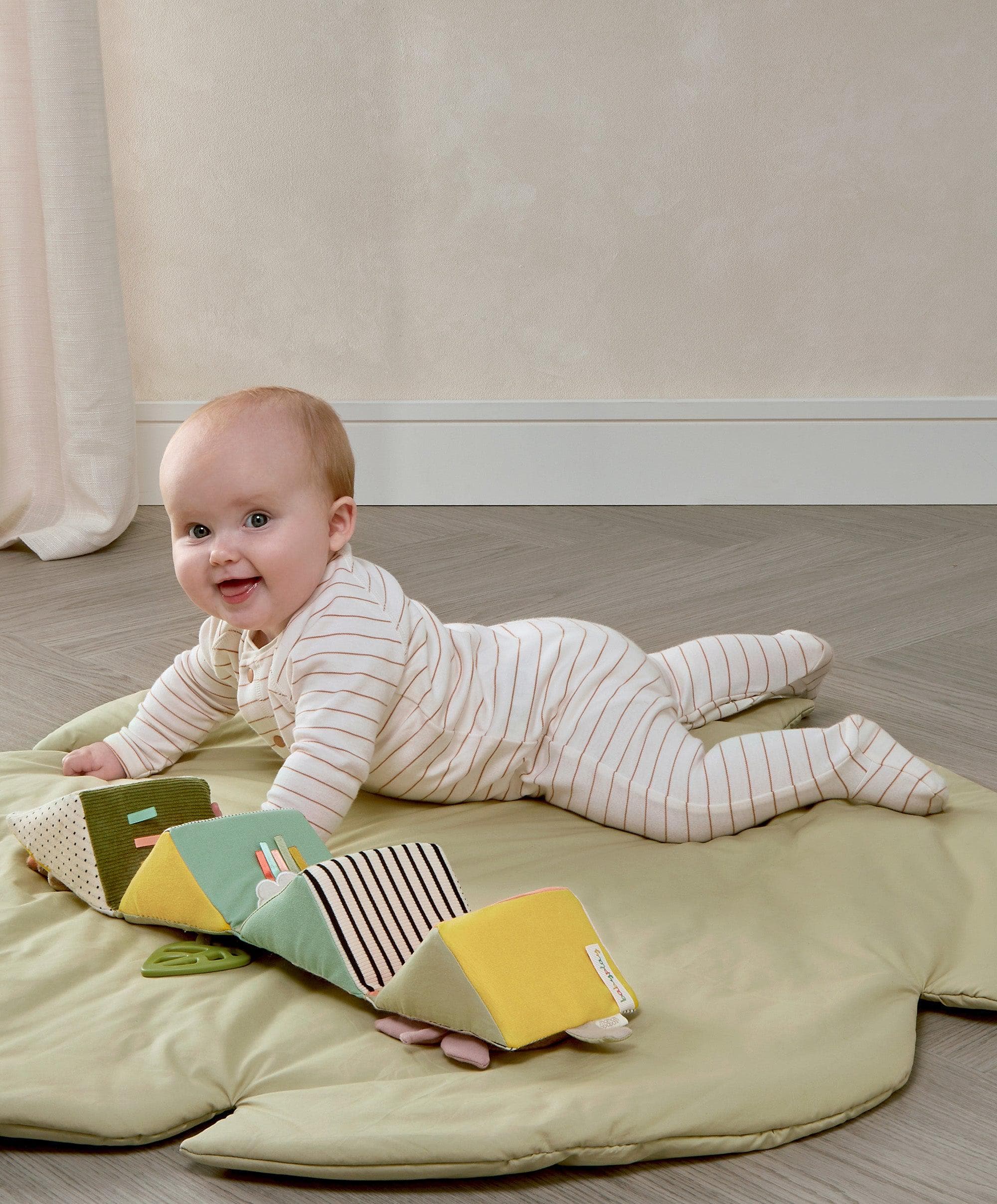 Mamas & Papas Folding Activity Cube - Image 5