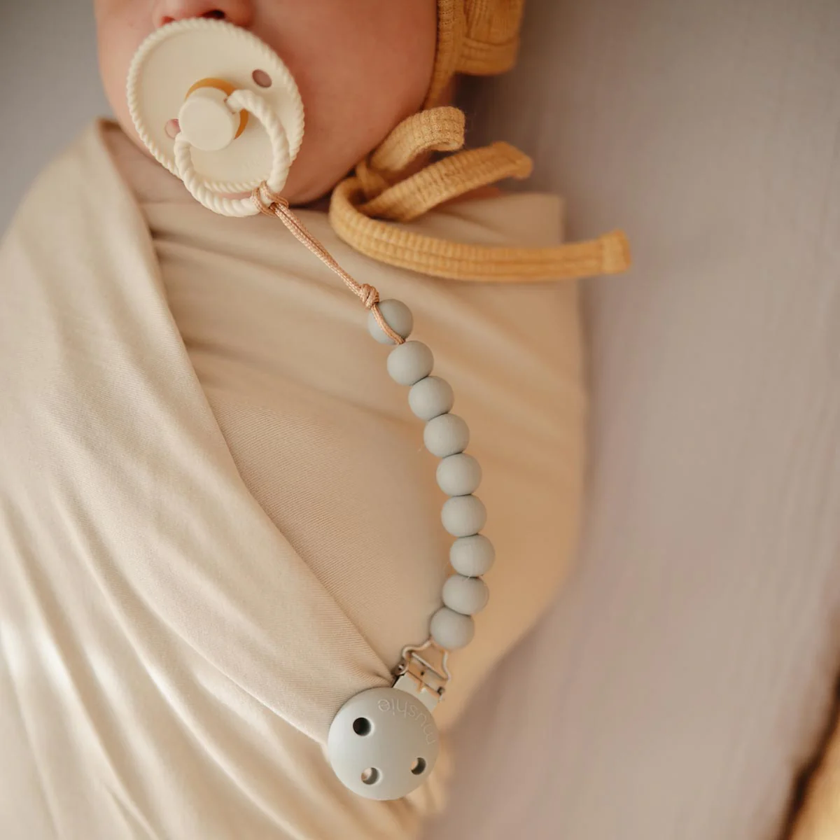 Mushie Halo Pacifier Clip - Image 2
